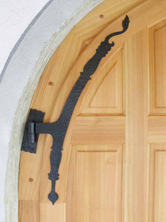 Kirchentüre mit antikem Beschläge