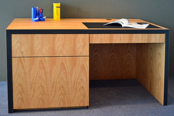 Büromöbel sind Praktisch, ergonomisch und angepasst an die Platzverhältnisse.